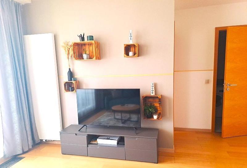 Free Garage Parking!!! Stylish Getaway In Prime Location - By The Danube And Old Town Apartment *